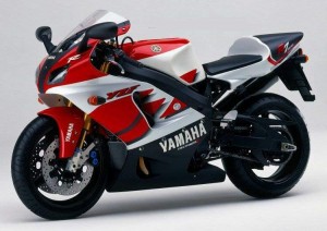 Yamaha R7