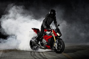 new-2014-bmw-s1000r-engine