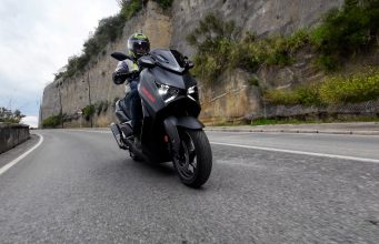 YAMAHA XMAX 300 TECH MAX INEGUAGLIABILE