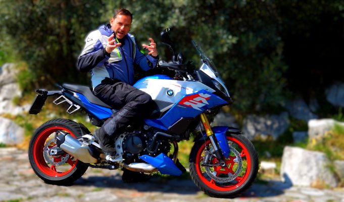 BMW F 900 XR – PERCHE’ CI PIACE?