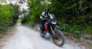 APRILIA TUAREG 660 RALLY ora costa meno ed è perfetta