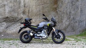 MOTO GUZZI STELVIO, una crossover dovrebbe partire da qui. Ora costa anche meno!