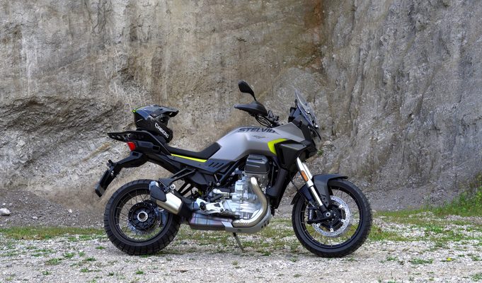 MOTO GUZZI STELVIO, una crossover dovrebbe partire da qui. Ora costa anche meno!